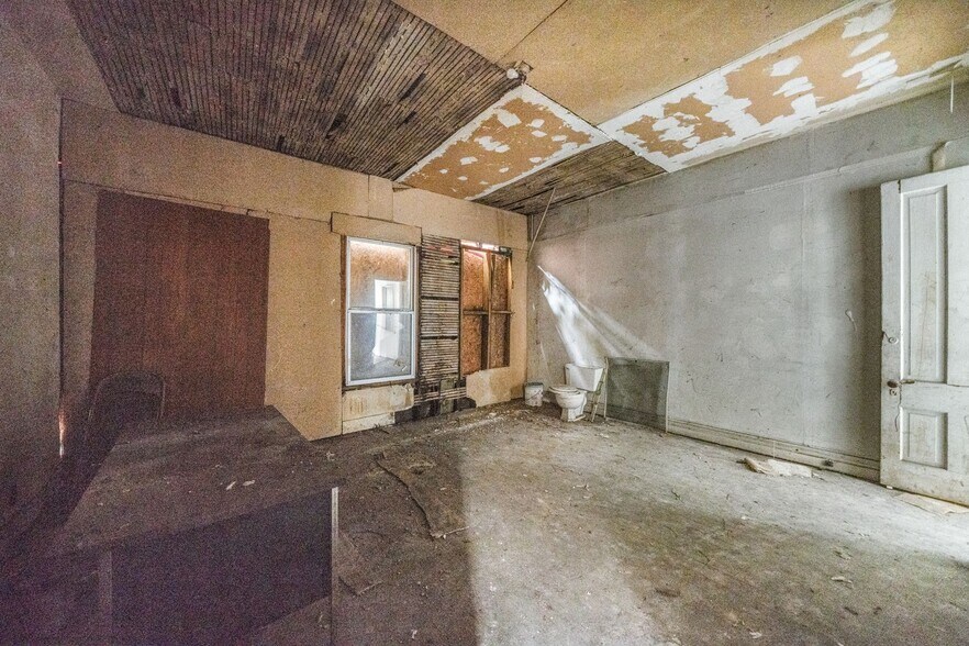 More Photos Of 1039 Dixie Hwy, Louisville Flex For Sale
