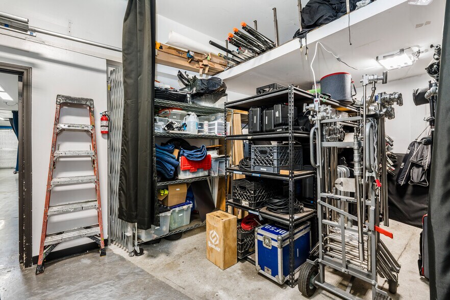 More Photos Of 3642 W 139th St, Hawthorne Movie Radio TVStudio For Lease