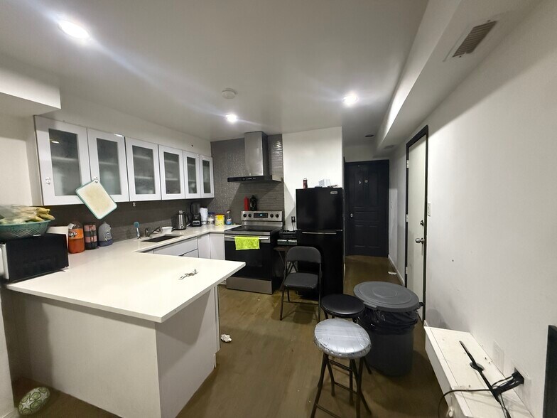 More Photos Of 1135 S 9th St, Philadelphia Storefront Retail Residential For Sale