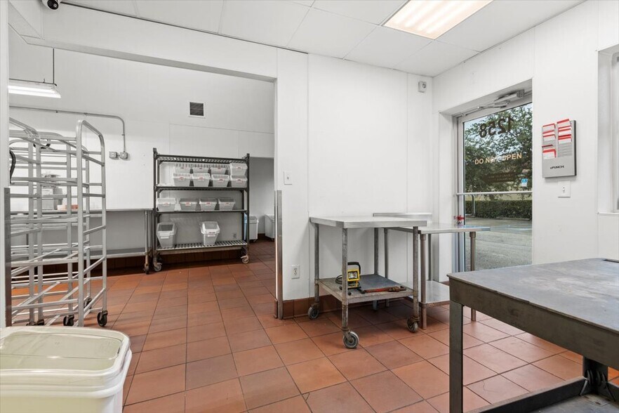 More Photos Of 1250-1264 SW Biltmore St, Port Saint Lucie Warehouse For Sale