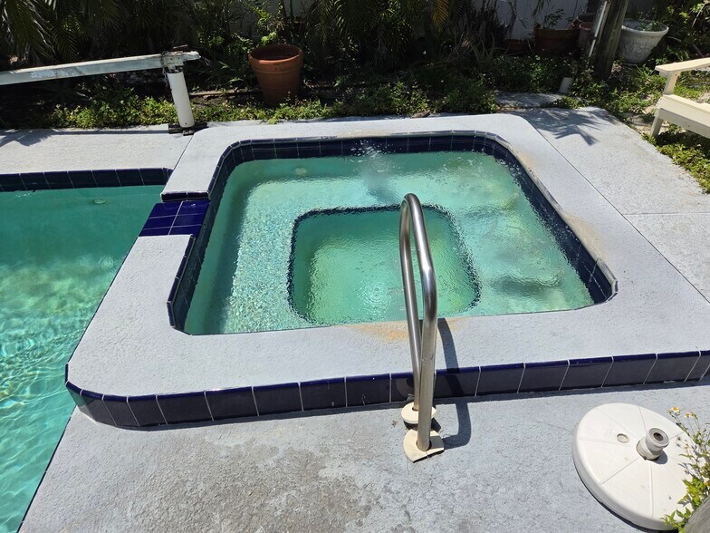 More Photos Of 580 Bay Esplanade, Clearwater Apartments For Sale