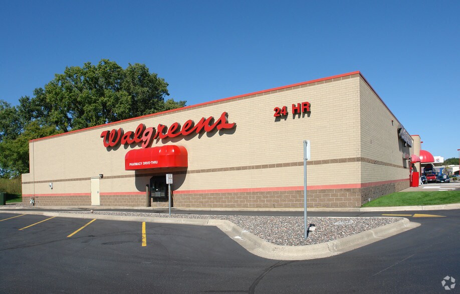 More Photos Of 4005 N Vinewood Ln, Plymouth Drugstore For Lease