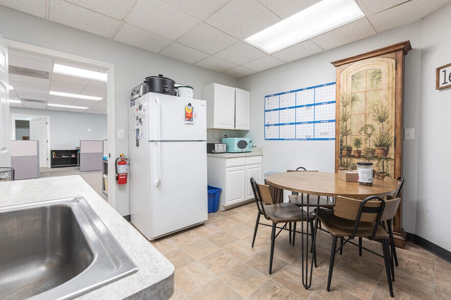 More Photos Of 3210 Seajay Dr, Beavercreek Bank For Sale