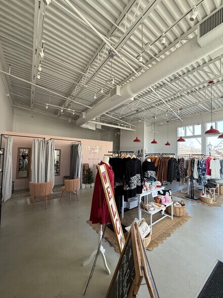 More Photos Of 3550 W Lawrenceville St, Duluth General Retail For Lease