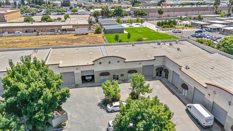 More Photos Of 2250-2298 MaryAnne Dr, Turlock Manufacturing For Sale