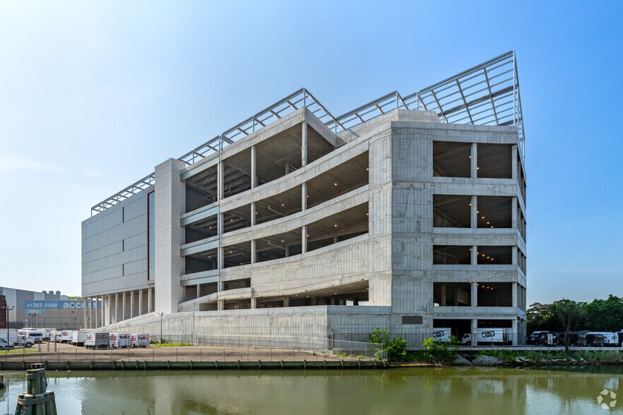 More Photos Of 2890 Review Ave, Long Island City Warehouse For Lease
