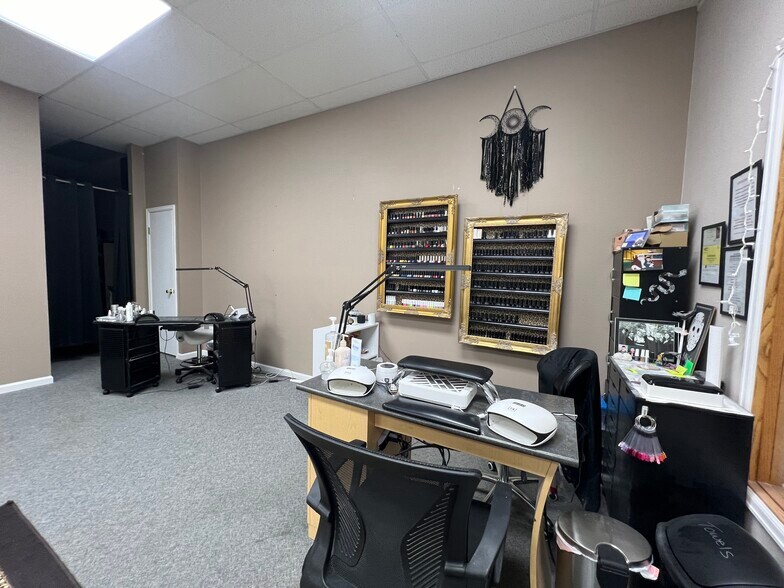 More Photos Of 402 E Main St, Riverton Storefront Retail Office For Sale