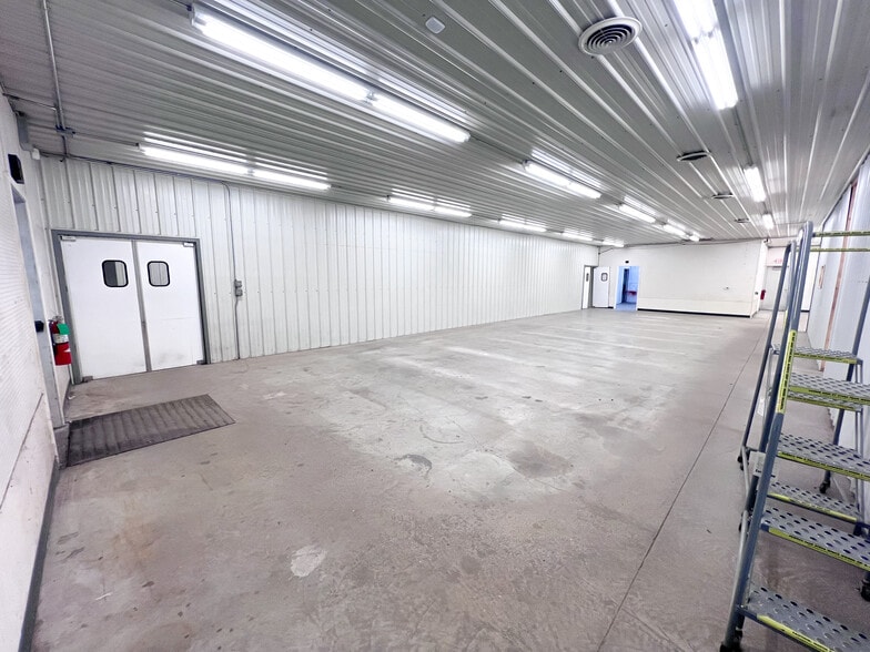 More Photos Of 821 Lime Kiln Rd, Green Bay Freestanding For Sale