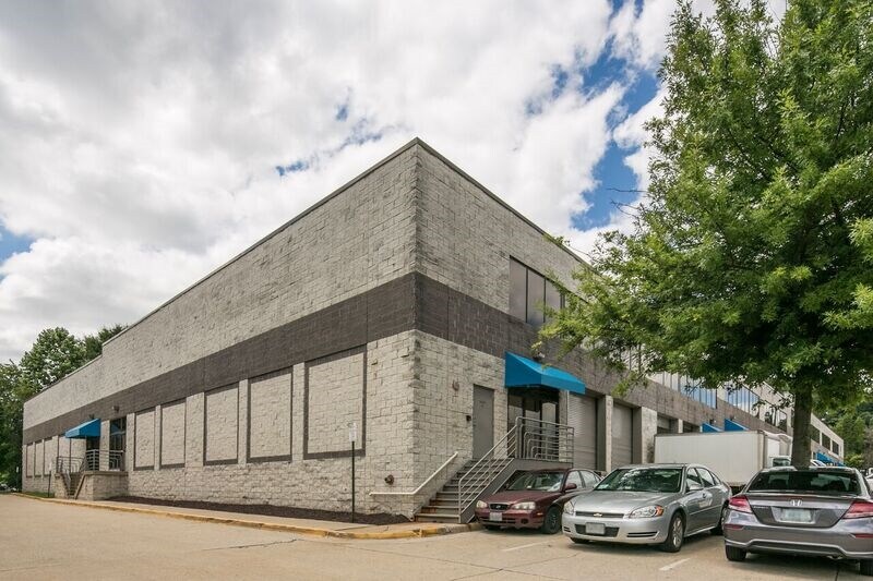 More Photos Of 9408 Gunston Cove Rd, Lorton Warehouse For Lease