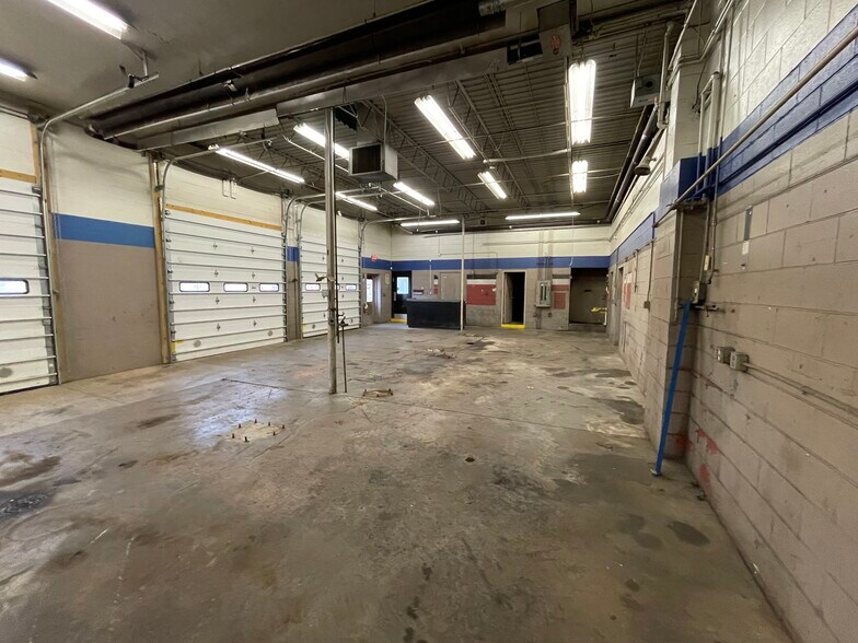 More Photos Of 5500 W Broadway Ave, Minneapolis Storefront Retail Office For Sale