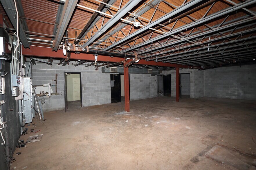 More Photos Of 375 Gin Chan Ave, Muskegon Restaurant For Sale