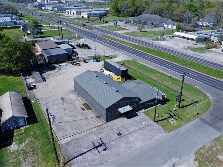 More Photos Of 3911 N Twin City Hwy, Nederland Garden Center For Sale