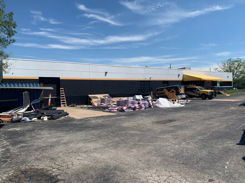 More Photos Of 12181 Prichard Farm Rd, Maryland Heights Office For Sale