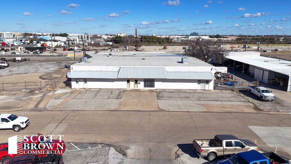 More Photos Of 3121 National Cir, Garland Distribution For Lease