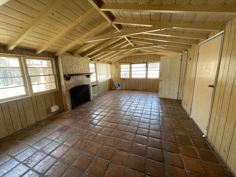 More Photos Of 1360 Newport Ave, Long Beach Warehouse For Sale