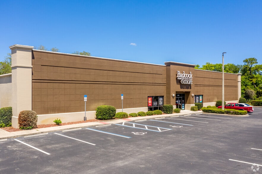 More Photos Of 650 Lake Minnie Dr, Sanford Freestanding For Sale