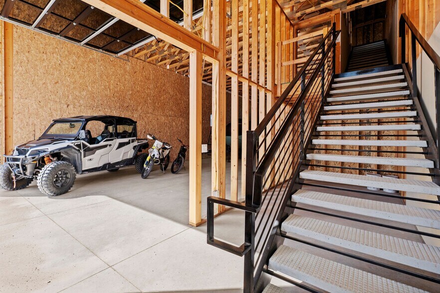 More Photos Of 80 W Center St, La Verkin Light Manufacturing For Sale