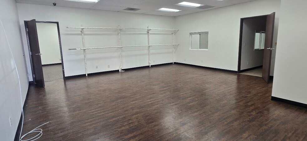 More Photos Of 1716 E 21st St, Los Angeles Manufacturing For Lease