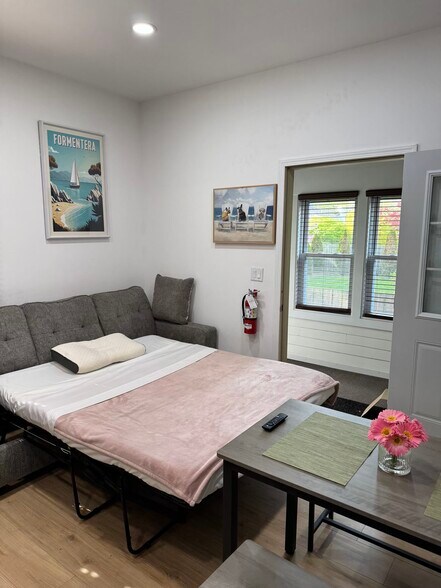More Photos Of 118 Hoffman St, Saugatuck Storefront Retail Residential For Sale