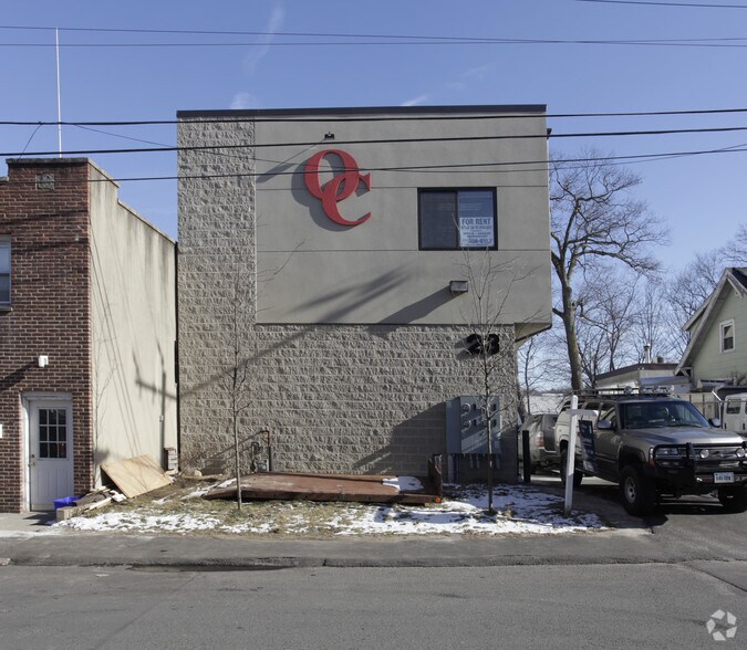 More Photos Of 23 Ryan St, Stamford Flex For Sale