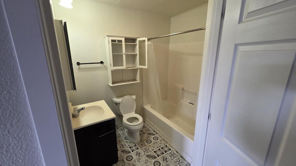 More Photos Of 407 W 1st Ave, Ritzville Hospitality For Sale