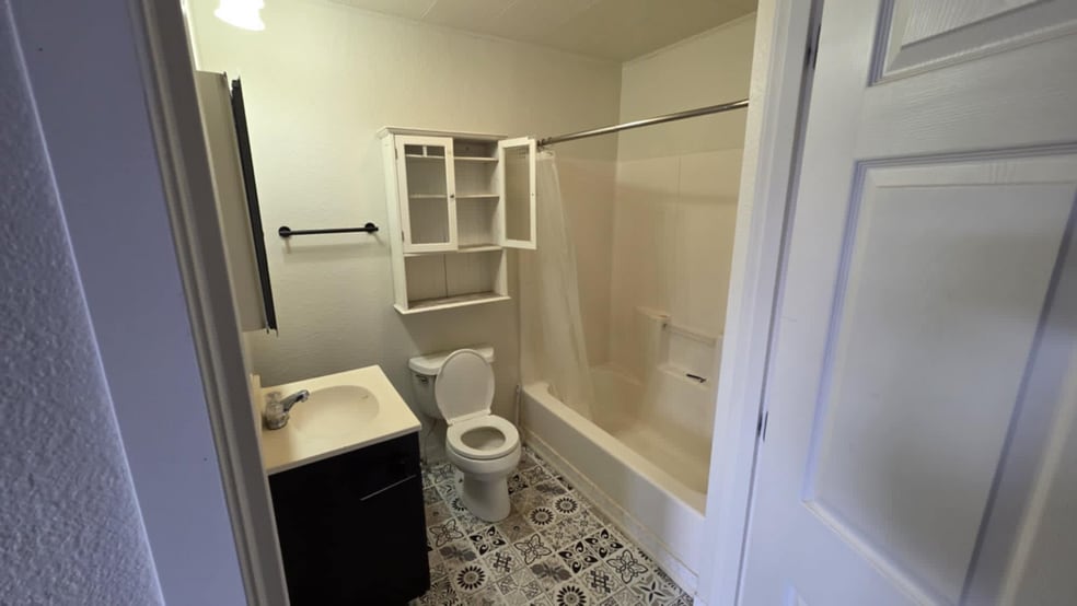 More Photos Of 407 W 1st Ave, Ritzville Hotel For Sale