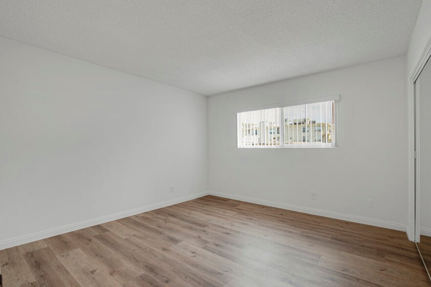 More Photos Of 11733 Mayfield Ave, Los Angeles Apartments For Sale