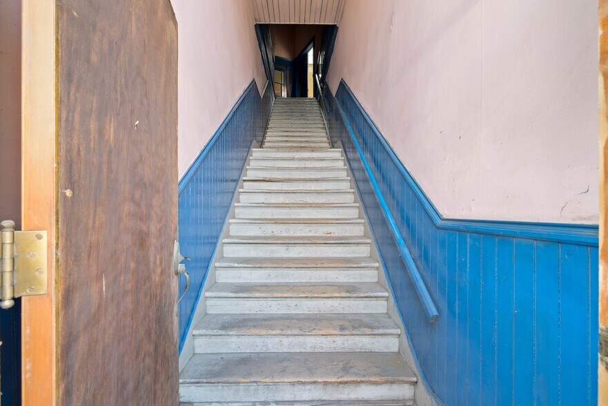 More Photos Of 313 N Main St, Ellensburg General Retail For Sale