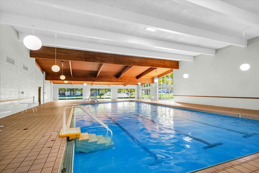 More Photos Of 1907 N Cunningham Ave, Urbana Hotel For Sale