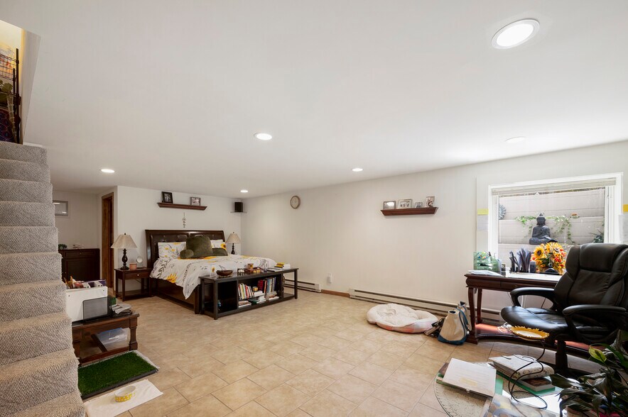 More Photos Of 46 Statue Way, Portsmouth Multifamily For Sale