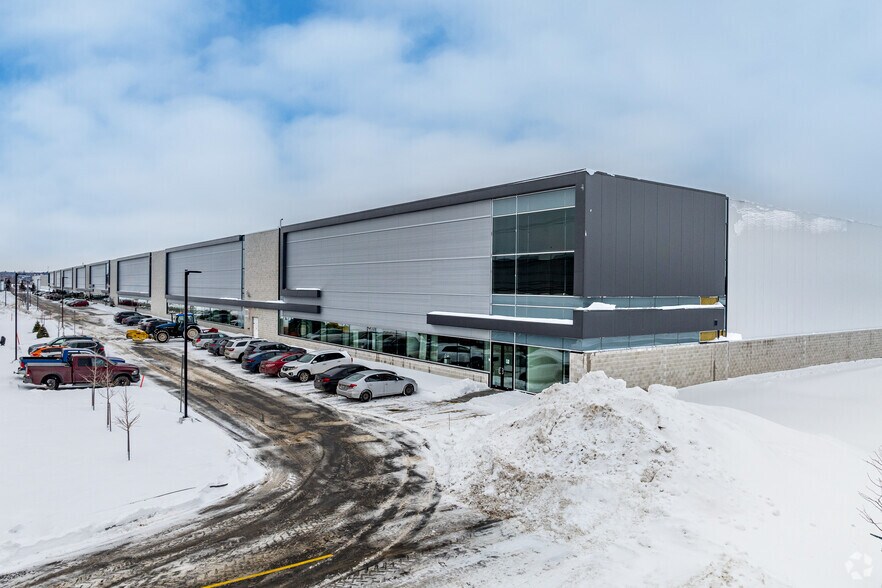 More Photos Of 3801-3825 Rue F.-X.-Tessier, Vaudreuil-dorion Distribution For Lease