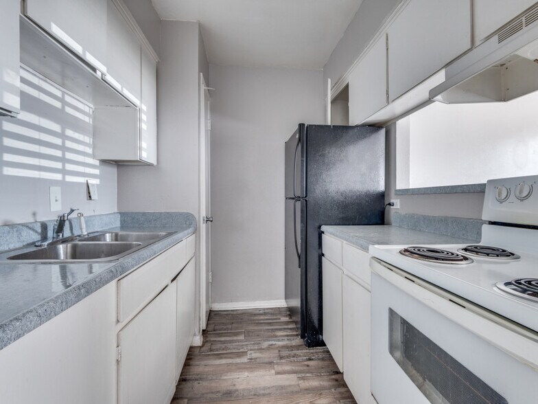 More Photos Of 2718 Sherman St, Grand Prairie Apartments For Sale