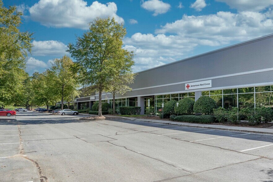 More Photos Of 9013 Perimeter Woods Dr, Charlotte Light Distribution For Lease