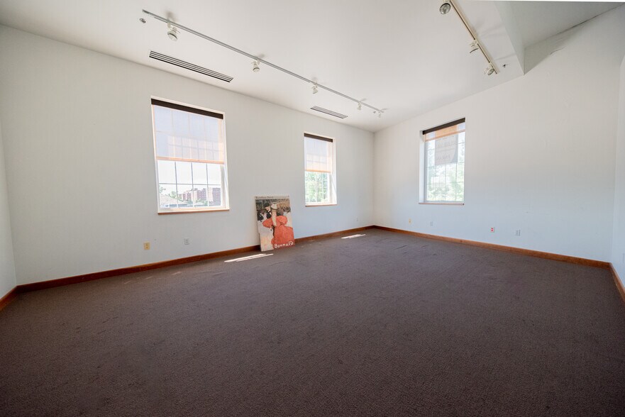 More Photos Of 2720 Van Aken Blvd, Cleveland Office For Lease