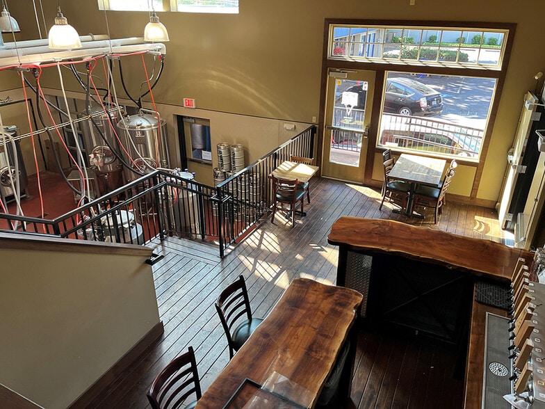 More Photos Of 6410 SE Milwaukie Ave, Portland Restaurant For Sale