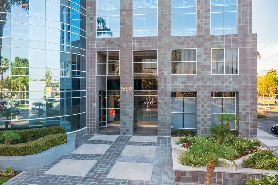 More Photos Of 1650 Spruce St, Riverside Office For Lease