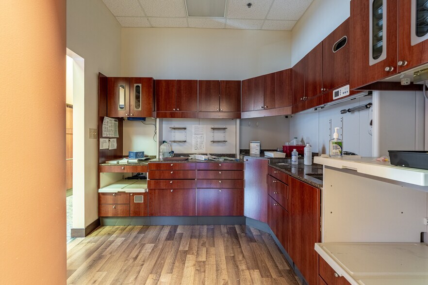 More Photos Of 644 Sheridan Rd, Winthrop Harbor Unknown For Lease