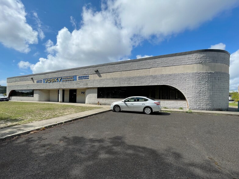 More Photos Of 70 Air Park Dr, Ronkonkoma Manufacturing For Lease