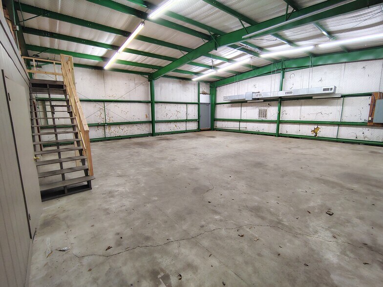 More Photos Of 915 E Georgia Ave, Ruston Warehouse For Lease