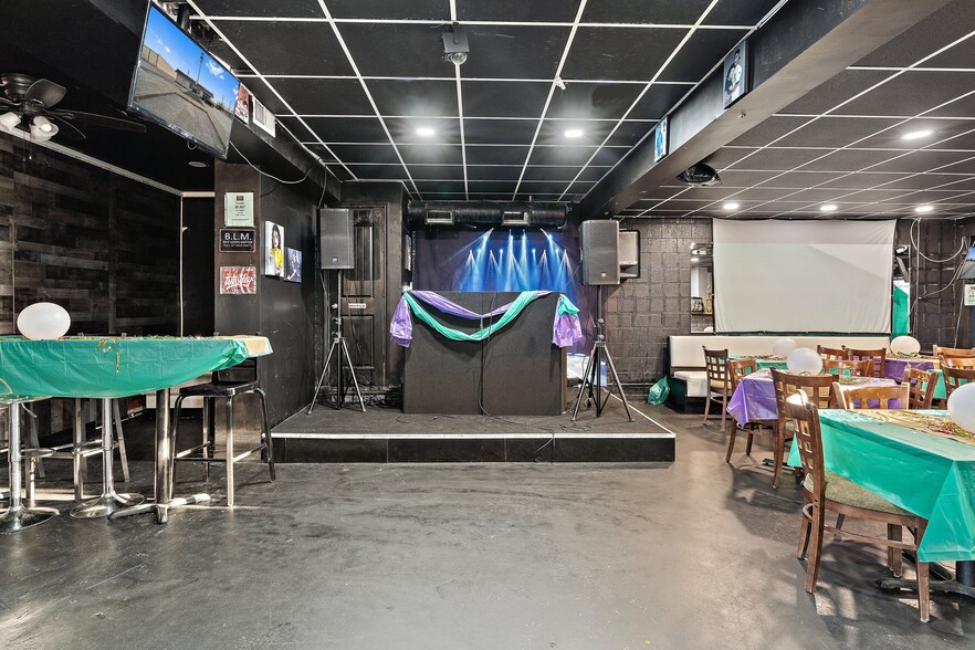 More Photos Of 5215 Singing Hills Dr, Dallas Restaurant For Sale