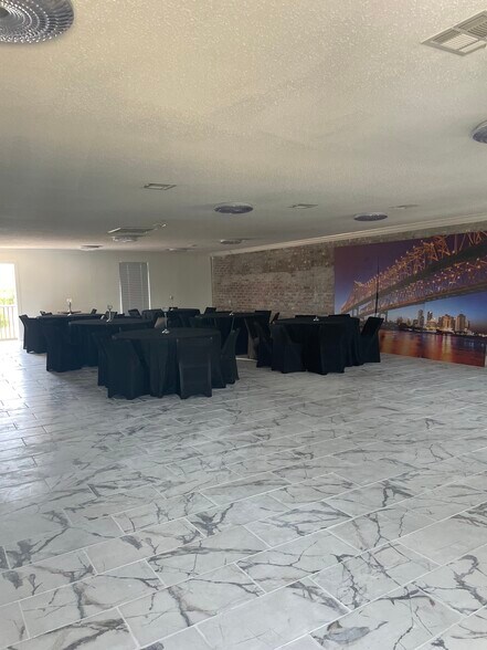 More Photos Of 4701 Downman Rd, New Orleans Bar For Lease