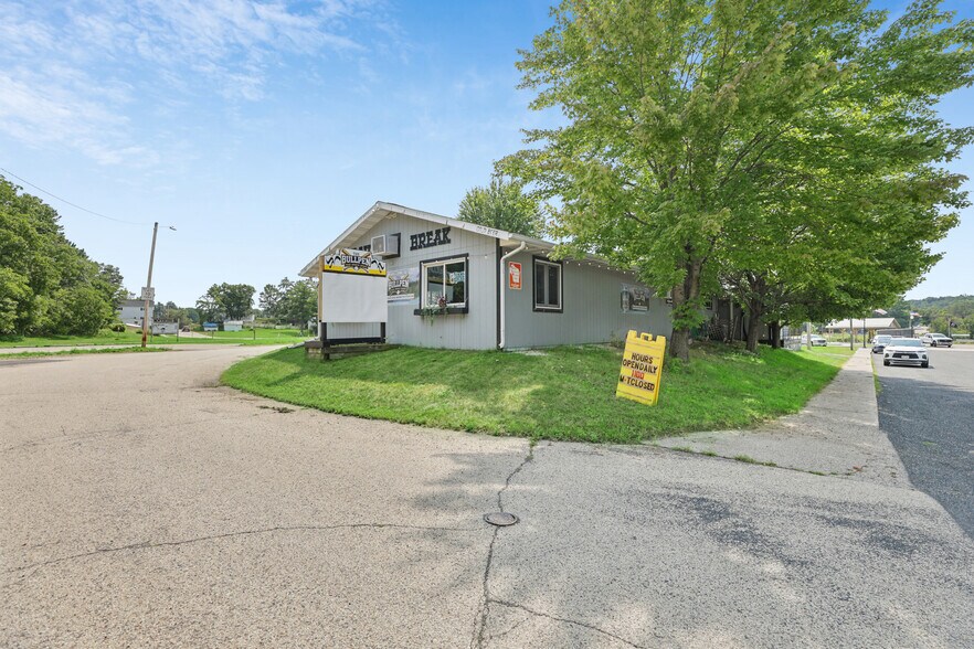 More Photos Of 309 Trail St, La Valle Restaurant For Sale
