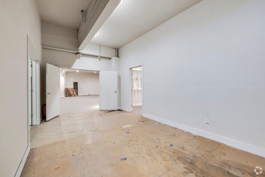 More Photos Of 4933 San Leandro St, Oakland Warehouse For Lease