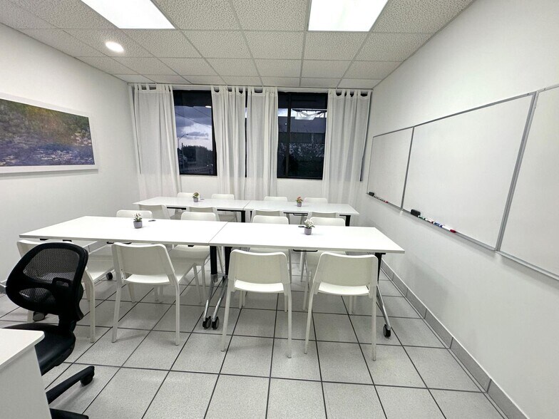 More Photos Of 8100 W Flagler St, Miami Loft Creative Space For Lease