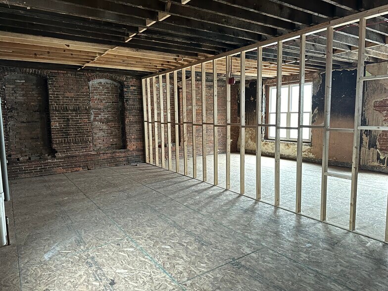 More Photos Of 3093-3095 W 25th St, Cleveland Storefront Retail Office For Lease
