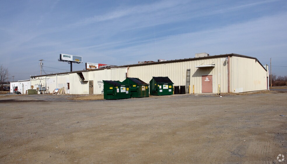 More Photos Of 4976-4996 Gerrardstown Rd, Inwood Freestanding For Lease