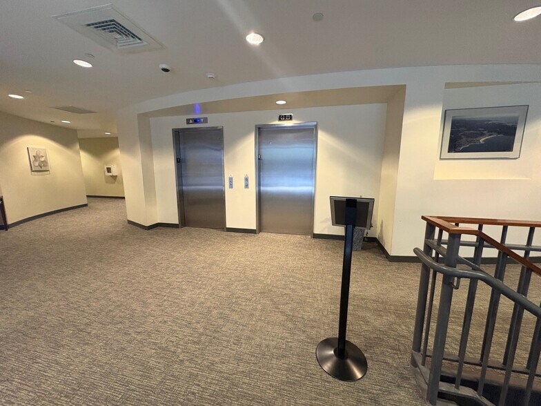 More Photos Of 99 Conifer Hill Dr, Danvers Office For Lease