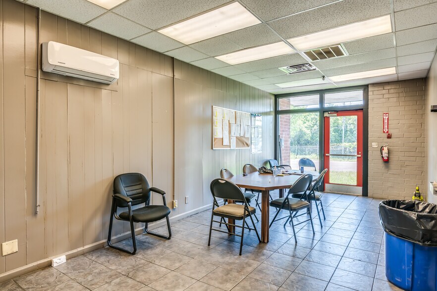 More Photos Of 4542 Baldwin Ave, Montgomery Warehouse For Sale