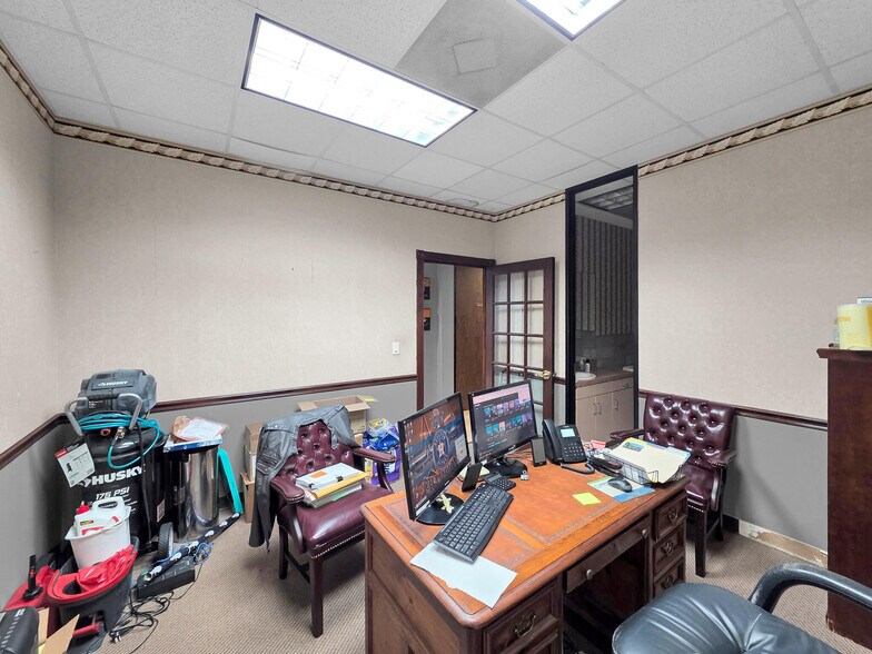 More Photos Of 6429 Fairmont Pky, Pasadena Office For Sale