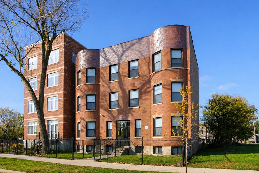 Primary Photo Of 4034 S Prairie Ave, Chicago Apartments For Sale